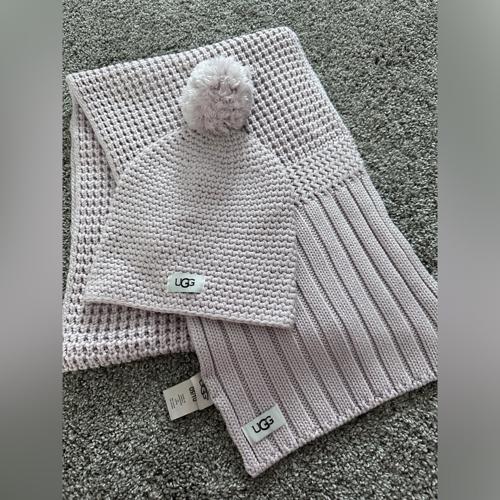 Ugg One Size Scarf and Beanie, Lilac Color